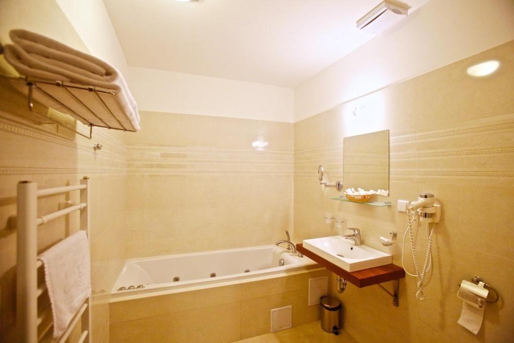 Hotel Arman 3*