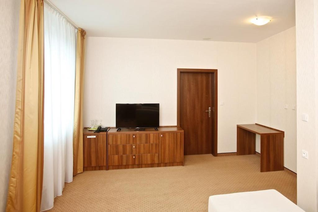 Hotel Arman 3*