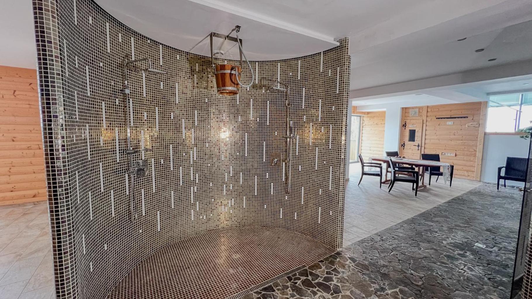 Hotel Arman 3*